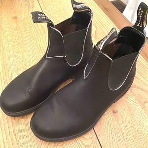 Blundstone Women’s 500 size 8 nearly new!
